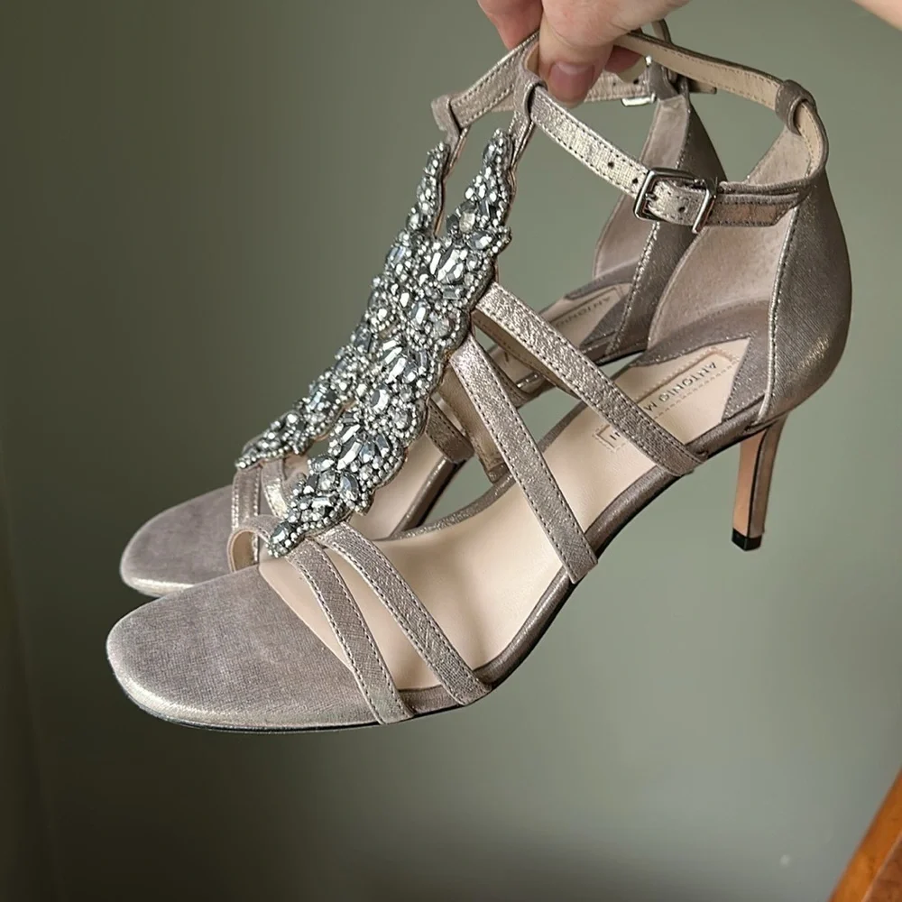 Antonio Melani Laoise Tstrap Metallic Leather Jewel Embellished Dress Sandal EUC